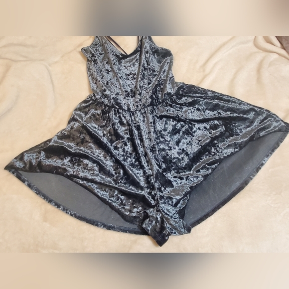 Blue velvet romper - Picture 6 of 8